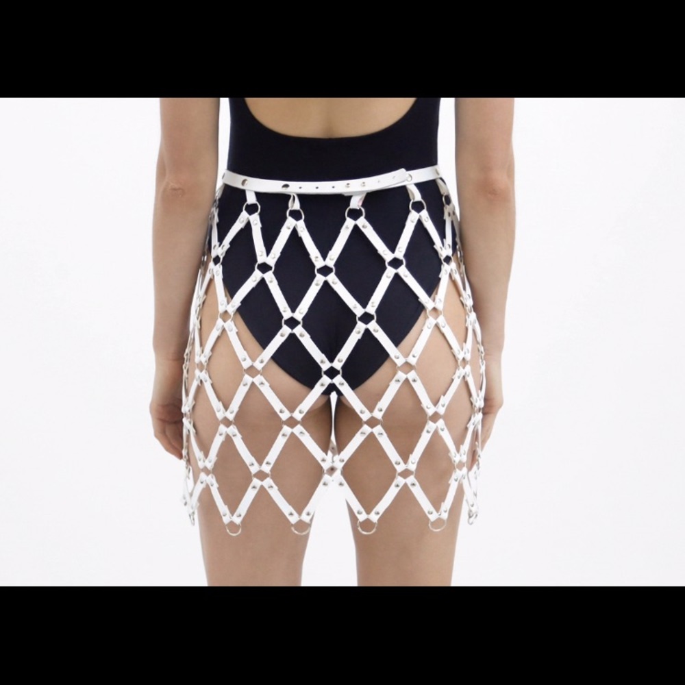 Irridecent belt skirt
